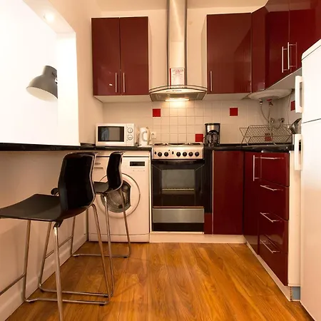 Typical Tailor Made Flat In Graca Lizbona