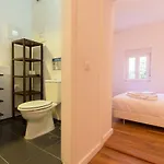 아파트 Typical Tailor Made Flat In Graca *