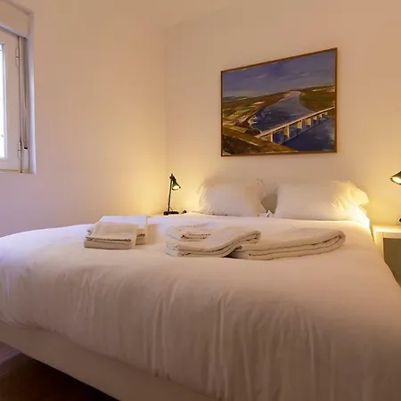 Typical Tailor Made Flat In Graca Apartment *