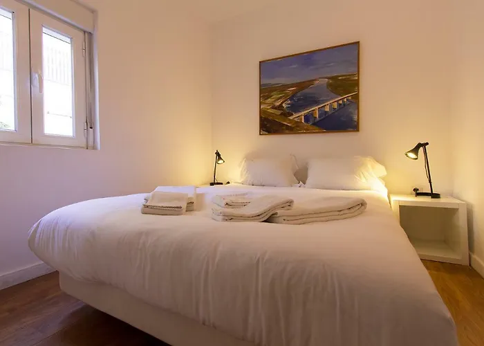 Typical Tailor Made Flat In Graca Διαμέρισμα *